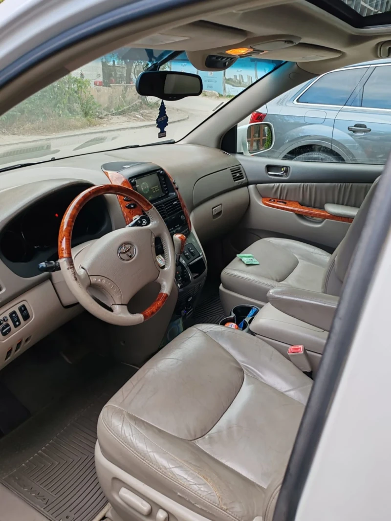 Toyota Sienna, снимка 11 - Автомобили и джипове - 48347930