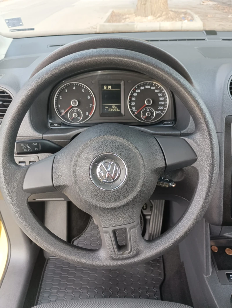 VW Caddy 1.2TSI, снимка 9 - Автомобили и джипове - 52396565