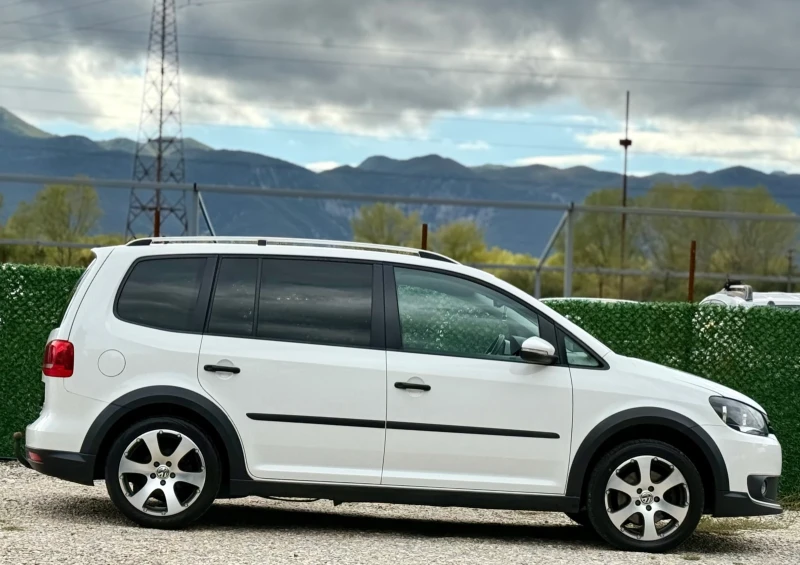 VW Touran CROSS 2.0TDi , снимка 8 - Автомобили и джипове - 51955853