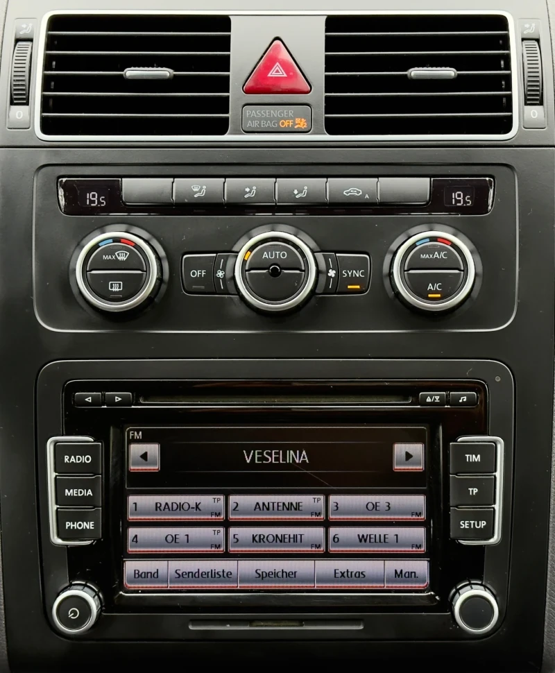 VW Touran CROSS 2.0TDi , снимка 13 - Автомобили и джипове - 51955853