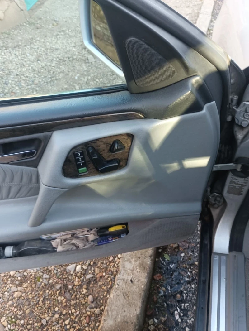 Mercedes-Benz E 320 4MATIC, снимка 16 - Автомобили и джипове - 52284035