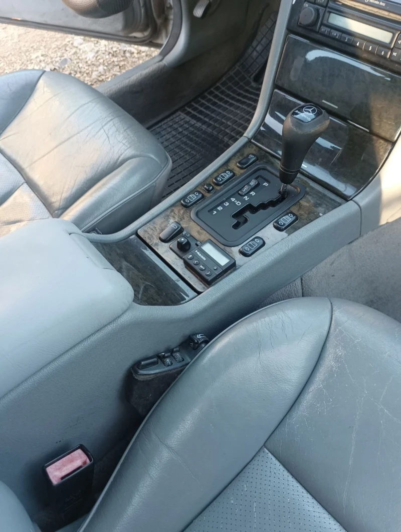 Mercedes-Benz E 320 4MATIC, снимка 15 - Автомобили и джипове - 52284035