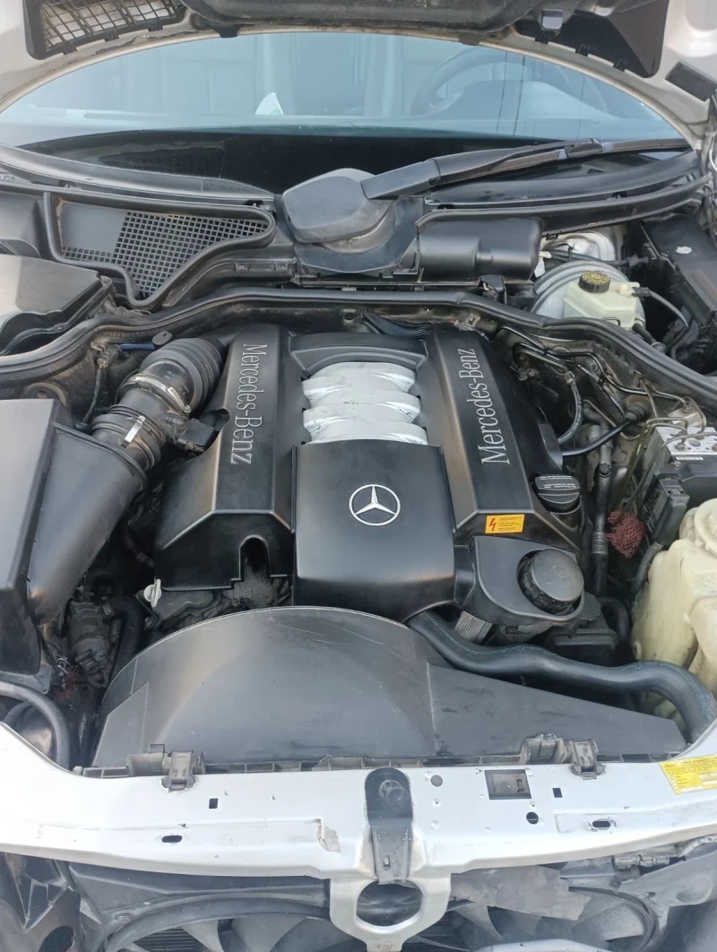 Mercedes-Benz E 320 4MATIC, снимка 8 - Автомобили и джипове - 52284035