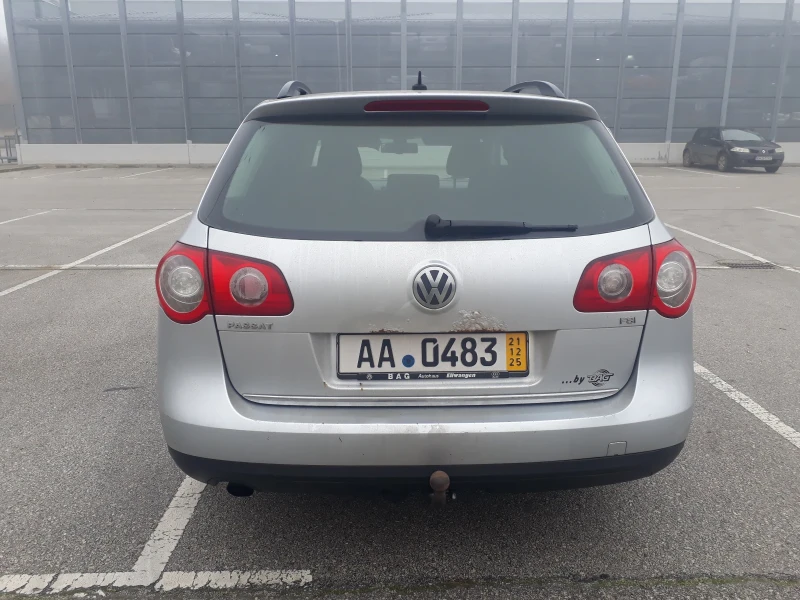 VW Passat 1.6FSI, снимка 2 - Автомобили и джипове - 52856683