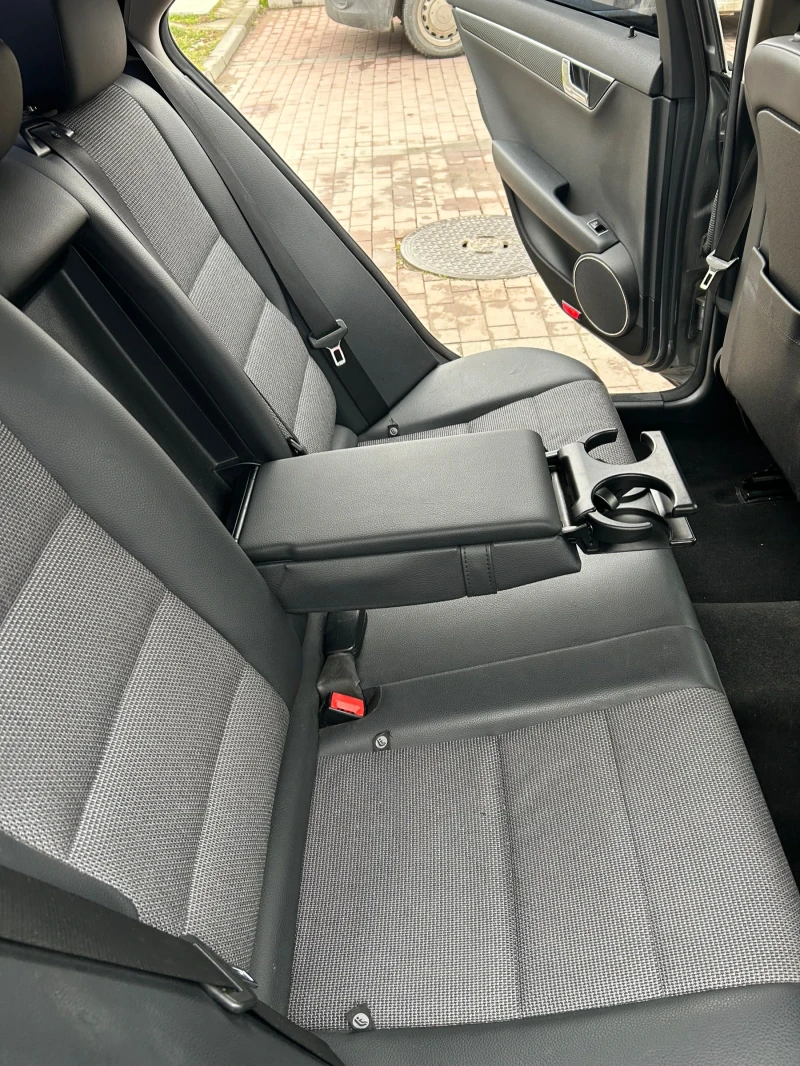 Mercedes-Benz C 250 Avantgarde, снимка 9 - Автомобили и джипове - 53054857