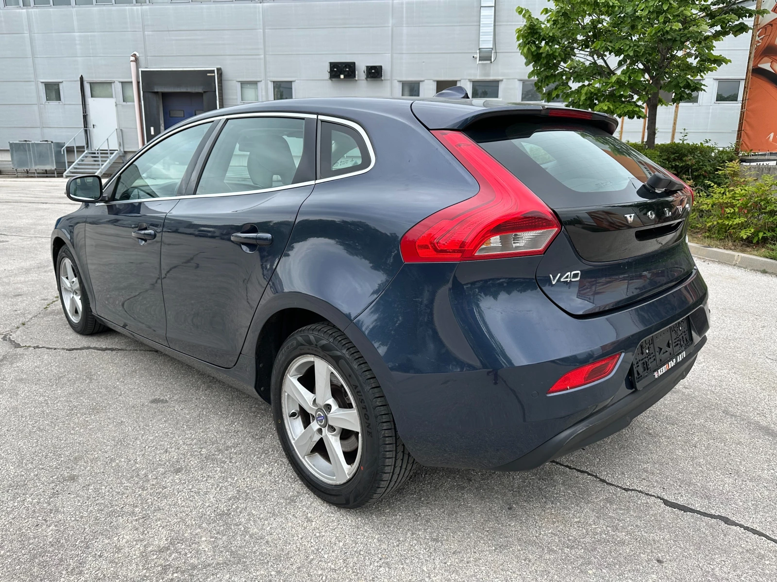 Volvo V40 1.6d 114 к.с. - изображение 3