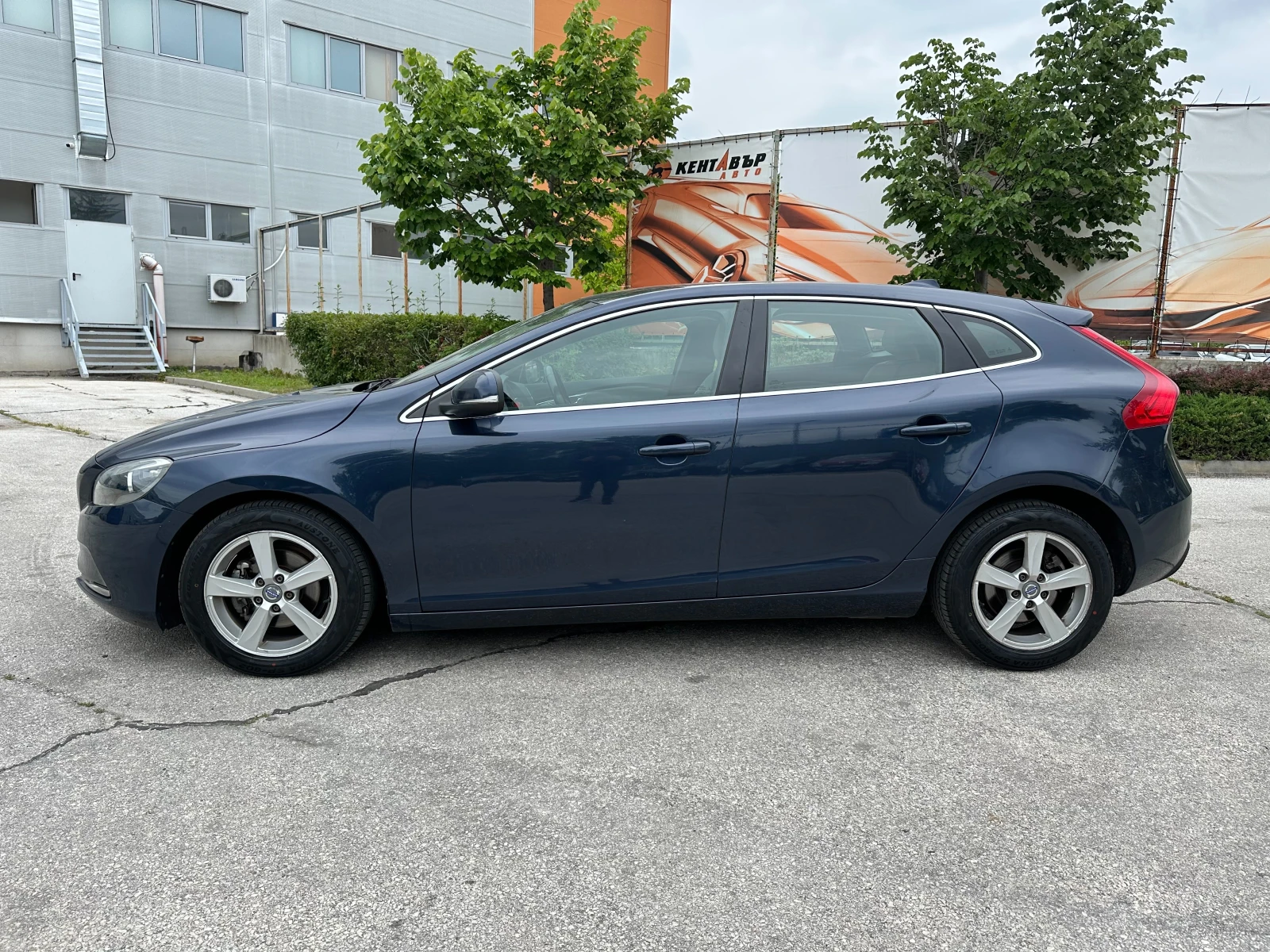 Volvo V40 1.6d 114 к.с. - изображение 2