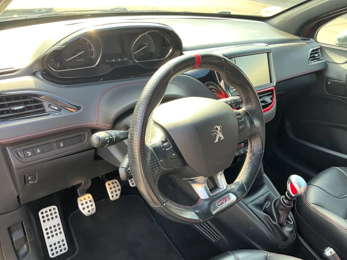 Peugeot 208 1.6 THP GTi 200 кс. - изображение 3