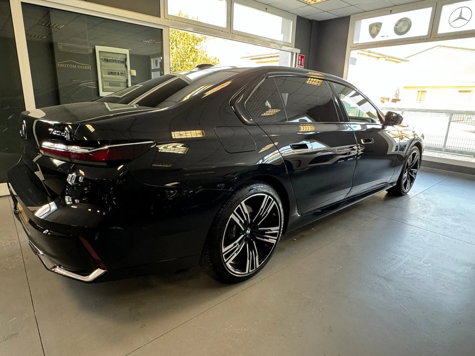 BMW 740 d xDrive - изображение 2