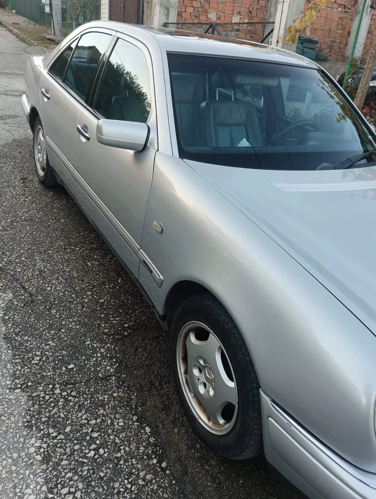 Mercedes-Benz E 320 4MATIC - изображение 3