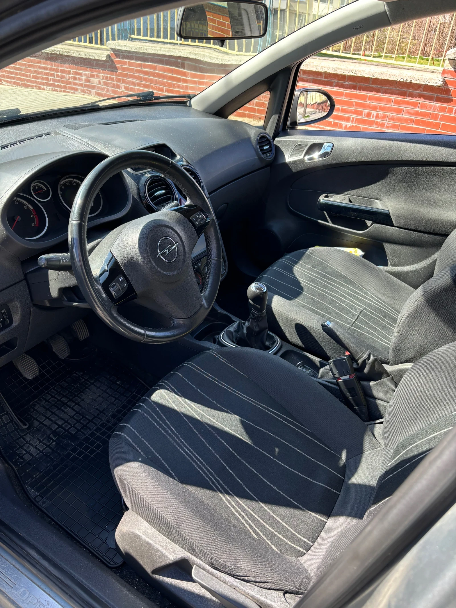 Opel Corsa D LPG, снимка 8 - Автомобили и джипове - 53738049