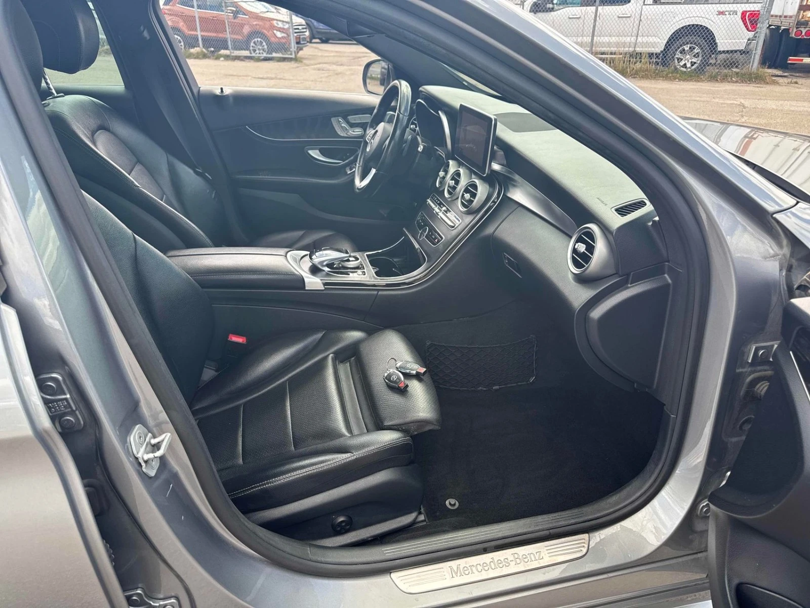 Mercedes-Benz C 400 AWd * АвтоКредит* (ЦЕНА ДО БГ), снимка 11 - Автомобили и джипове - 54542134