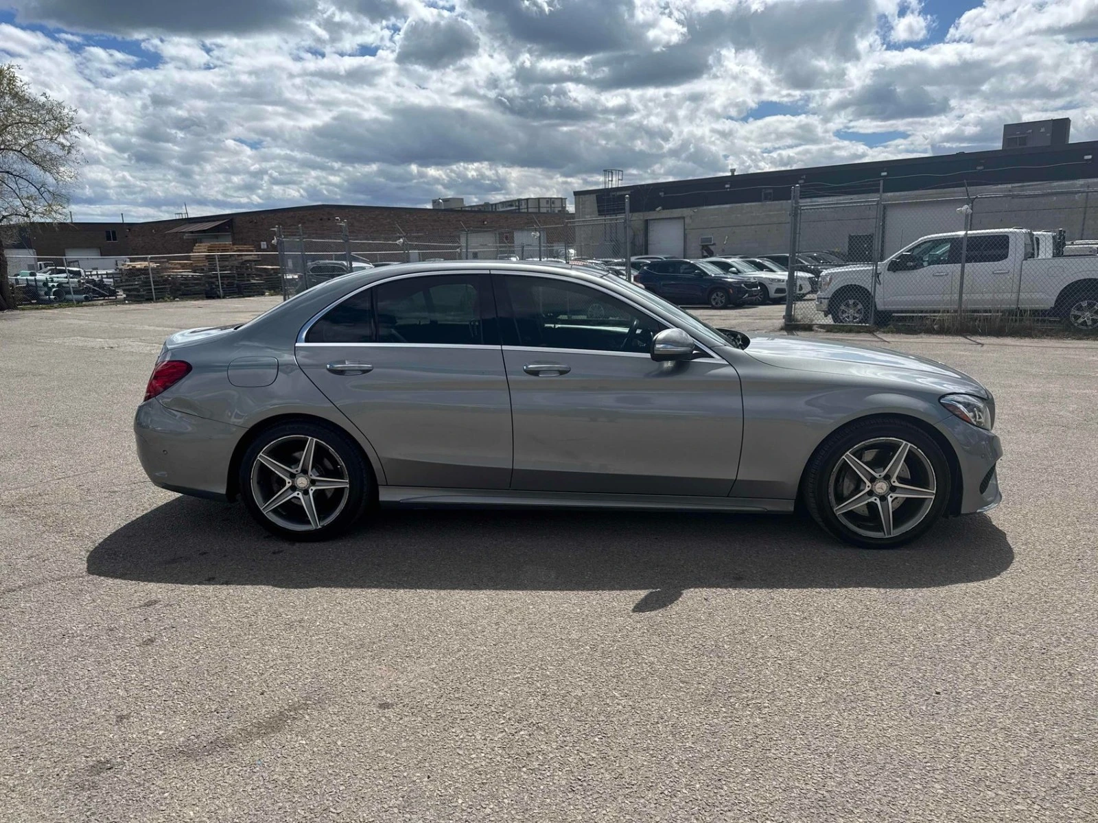 Mercedes-Benz C 400 AWd * АвтоКредит* (ЦЕНА ДО БГ), снимка 4 - Автомобили и джипове - 54542134