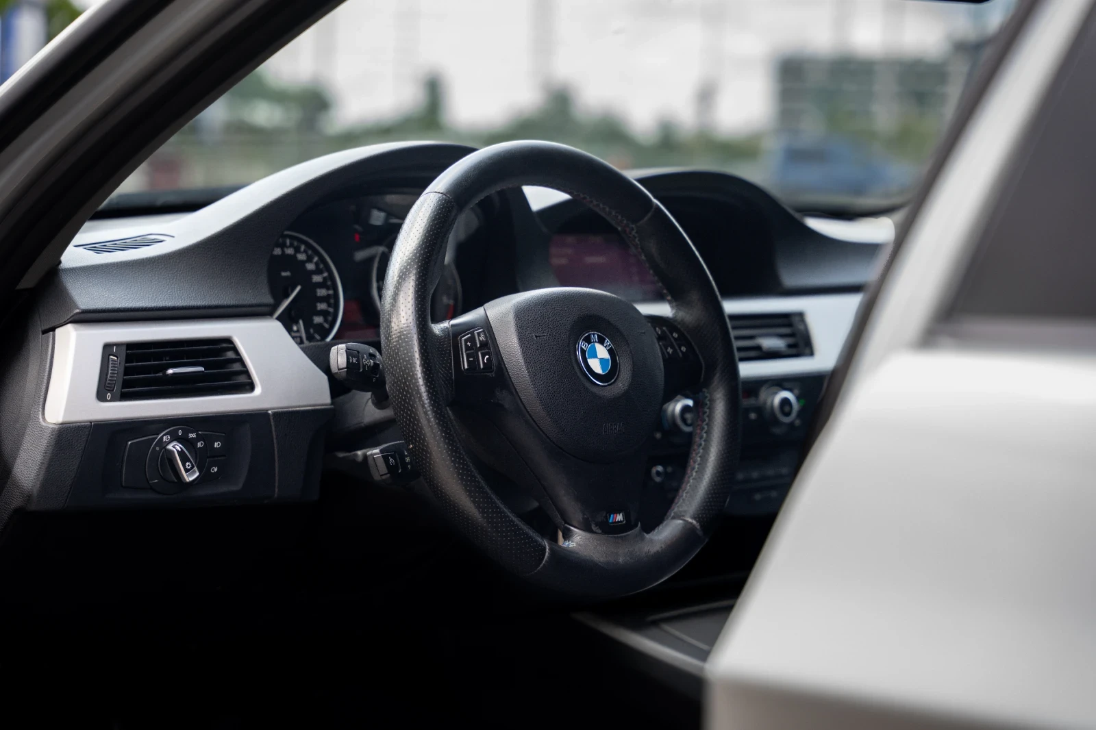 BMW 320, снимка 5 - Автомобили и джипове - 54681533