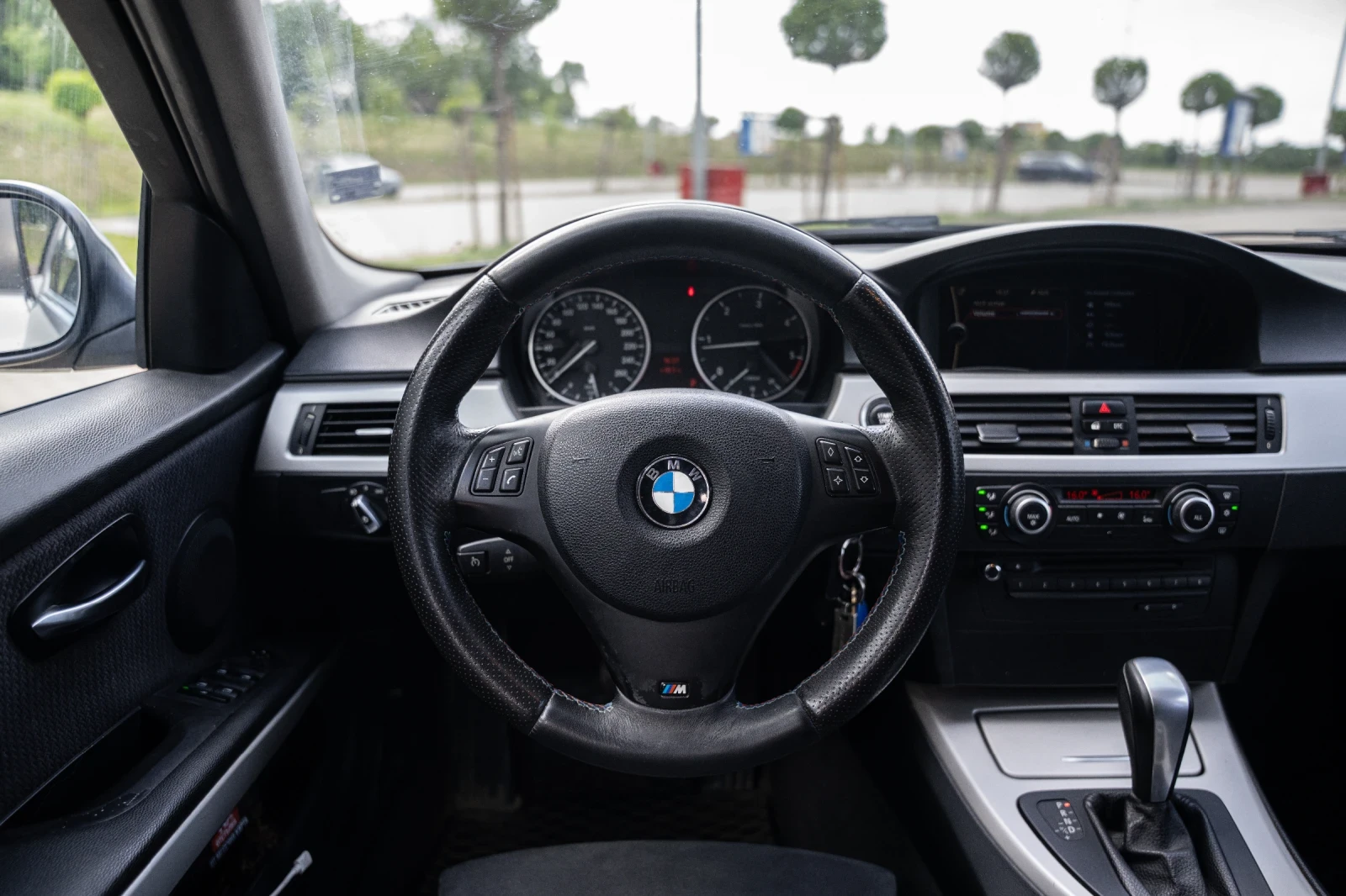 BMW 320, снимка 11 - Автомобили и джипове - 54681533