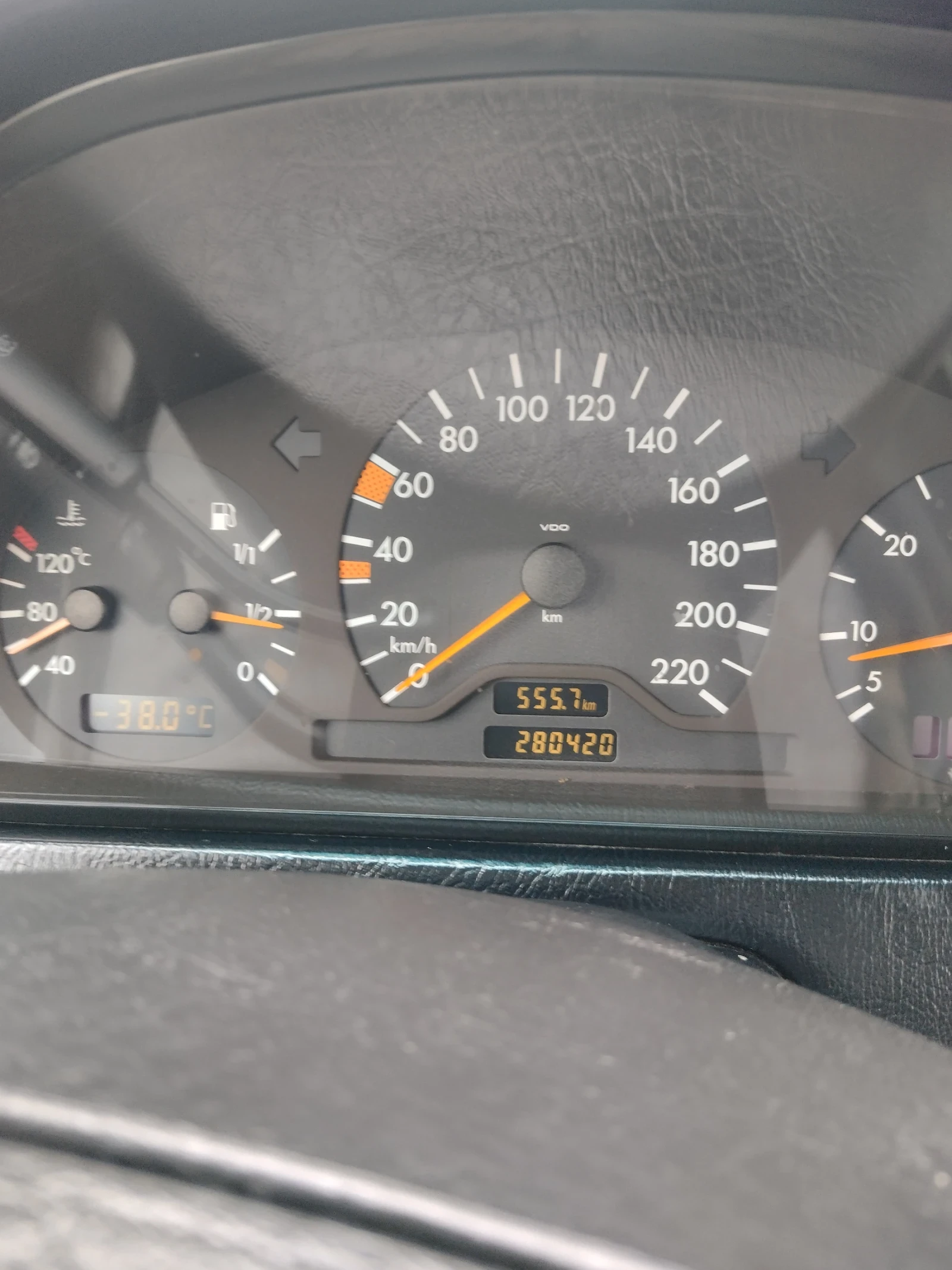 Mercedes-Benz C 200, снимка 10 - Автомобили и джипове - 55243921