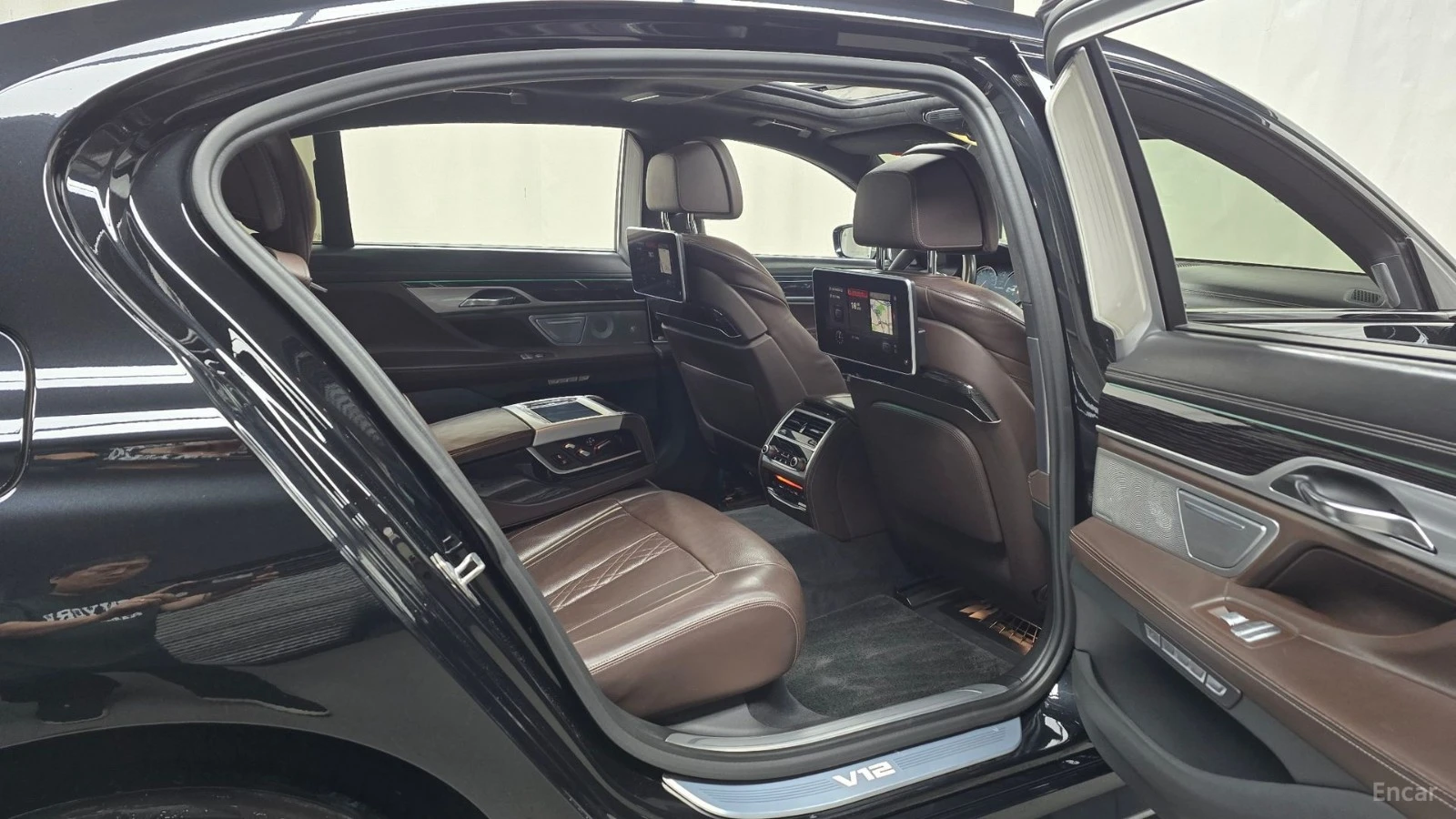 BMW 760 L* V12* xDrive * ОБДУХВ* МОНИТОРИ* 360* ХЕДЪП* МАС, снимка 11 - Автомобили и джипове - 55543450