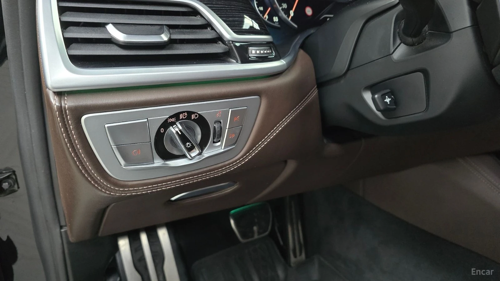 BMW 760 L* V12* xDrive * ОБДУХВ* МОНИТОРИ* 360* ХЕДЪП* МАС, снимка 16 - Автомобили и джипове - 55543450