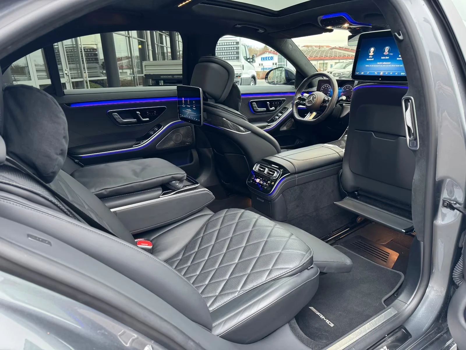 Mercedes-Benz S 580 LONG / AMG / NIGHT / EXCLUSIVE / 4M/ TV/ PANO/ HUD, снимка 15 - Автомобили и джипове - 55936997