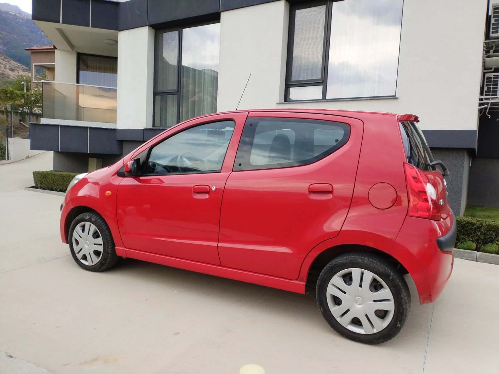 Nissan Pixo 1.0, снимка 2 - Автомобили и джипове - 56342988