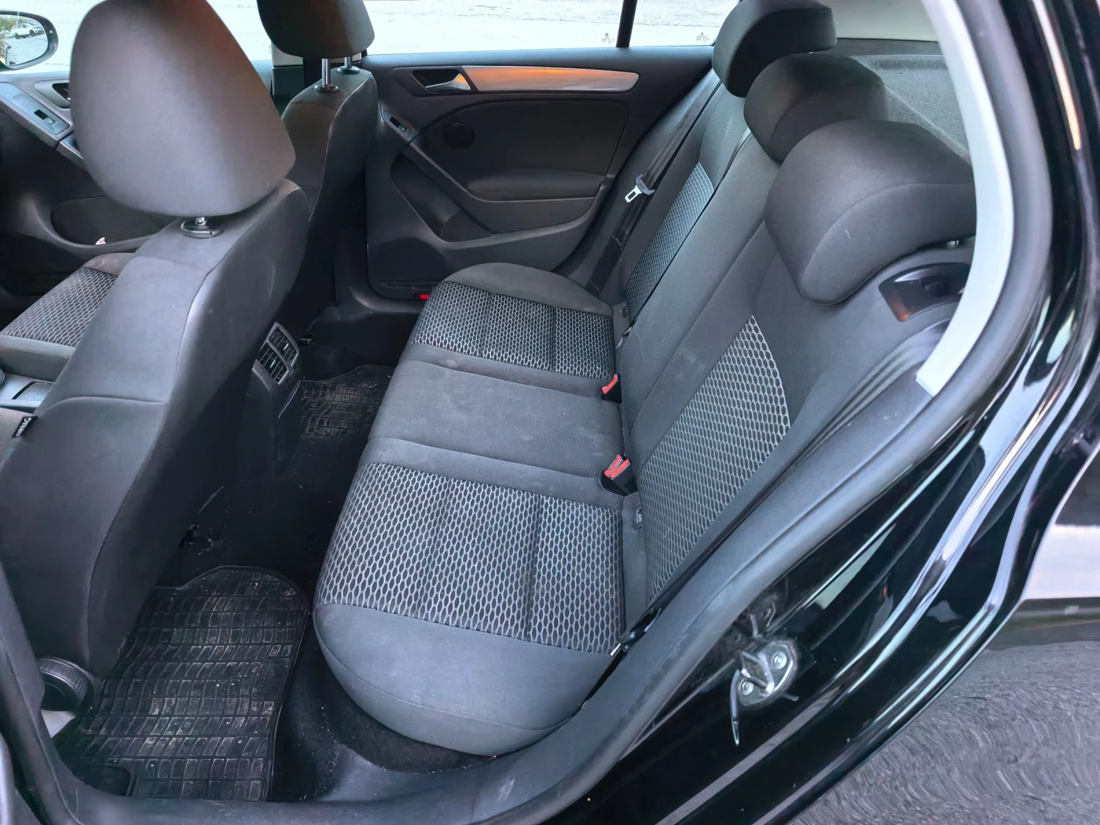 VW Golf 1.6тди 90кс 2011г 192000км, снимка 9 - Автомобили и джипове - 56646654