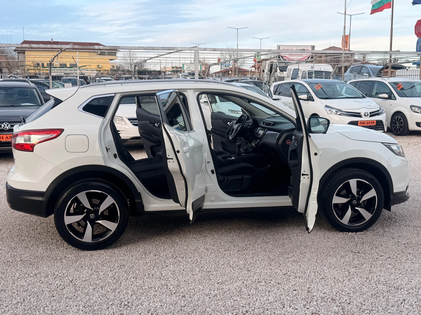 Nissan Qashqai PANORAMA* 6sk* KAMER-A360* KEYLESS* DISTRONIK,  - изображение 6