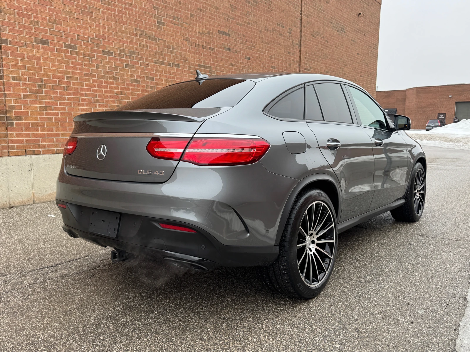 Mercedes-Benz GLE 43 AMG ПОДГРЕВ* ОБДУХВАНЕ* HARMON* KARDON* КАМЕРА* КЕЙЛЕС, снимка 2 - Автомобили и джипове - 53830250