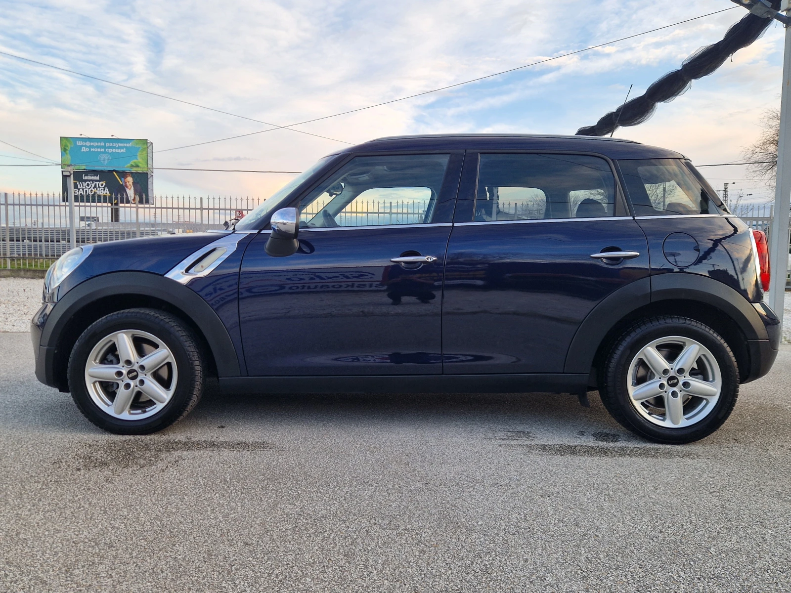 Mini Countryman 1.6D-ОБСЛУЖЕН-100% РЕАЛНИ КМ!ВС.ПЛАТЕНО!, снимка 7 - Автомобили и джипове - 54014923