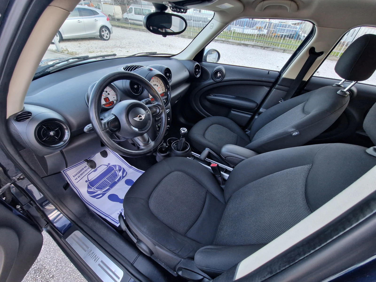 Mini Countryman 1.6D-ОБСЛУЖЕН-100% РЕАЛНИ КМ!ВС.ПЛАТЕНО!, снимка 8 - Автомобили и джипове - 54014923