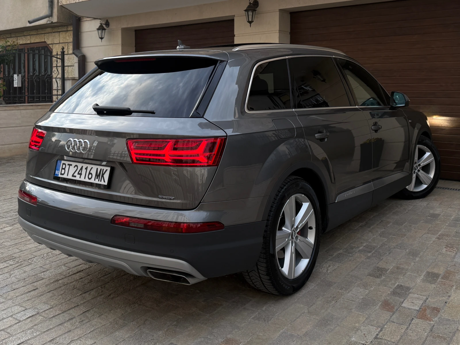 Audi Q7 3.0TDI* S-Line* Завиващ Мост* Доказуеми Км* , снимка 6 - Автомобили и джипове - 54619311