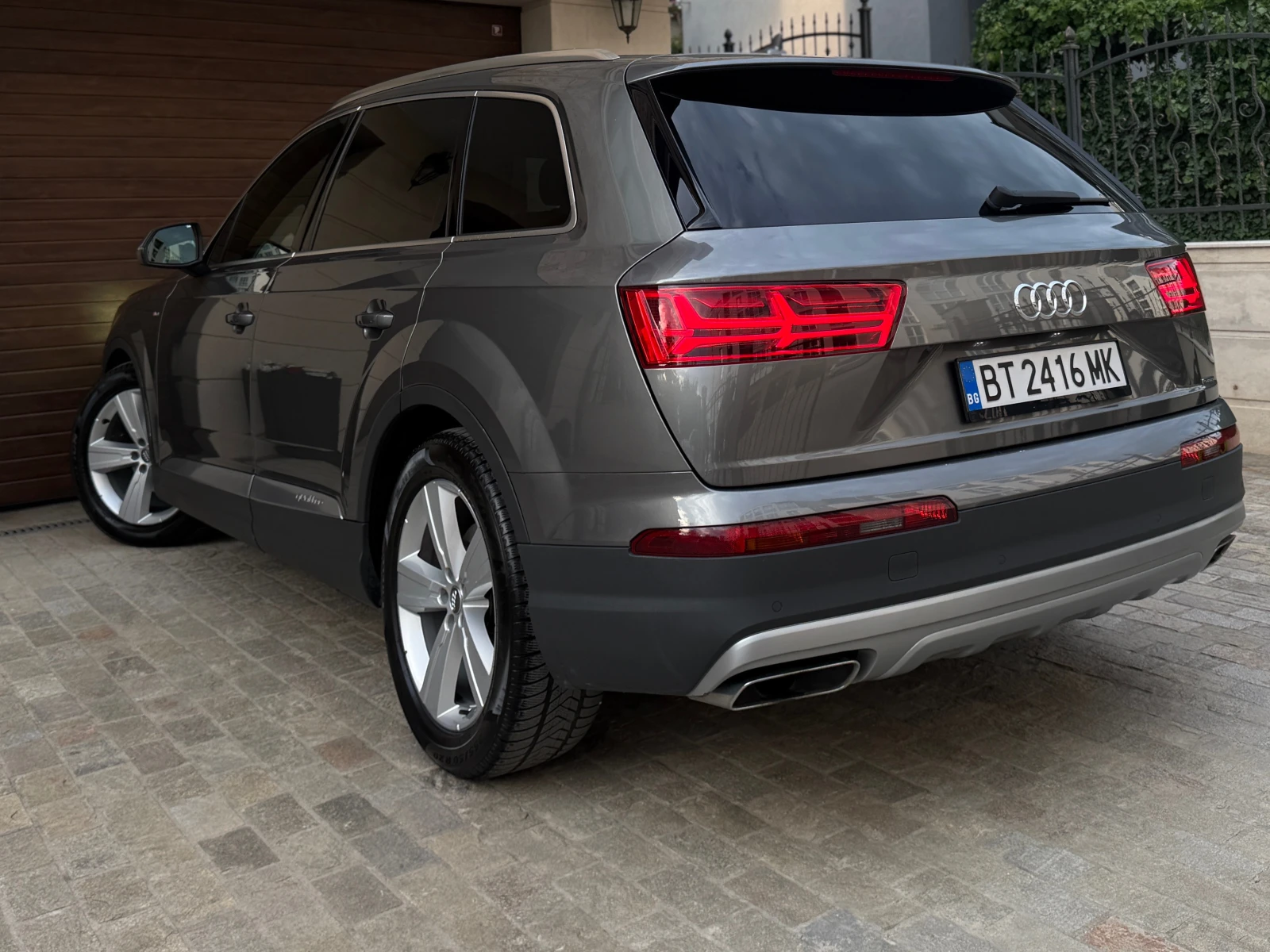 Audi Q7 3.0TDI* S-Line* Завиващ Мост* Доказуеми Км* , снимка 5 - Автомобили и джипове - 54619311