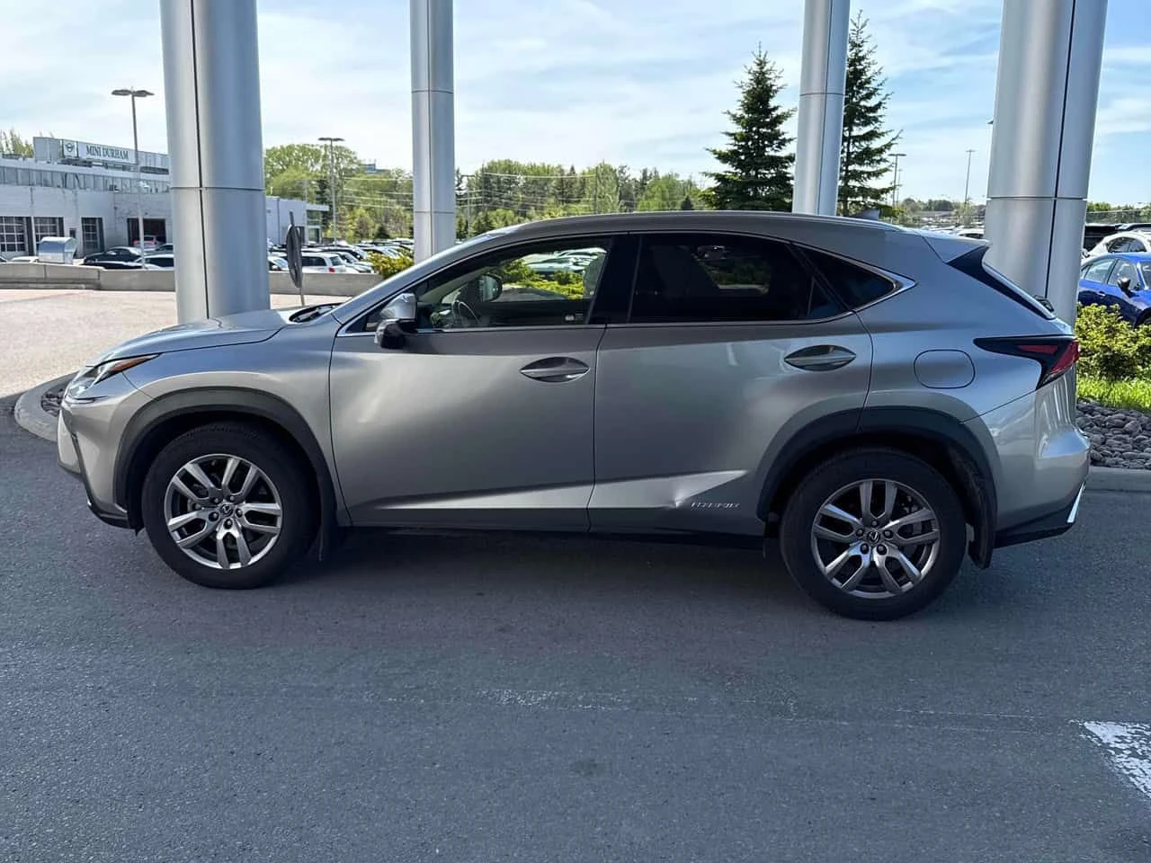 Lexus NX 300h AWD  CARFAX, снимка 2 - Автомобили и джипове - 54700936