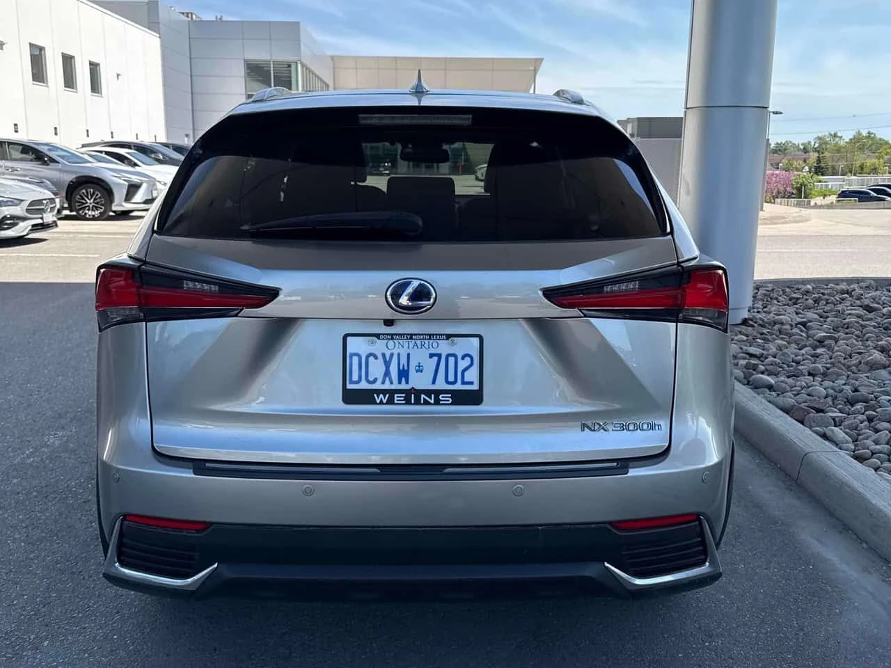 Lexus NX 300h AWD  CARFAX, снимка 4 - Автомобили и джипове - 54700936