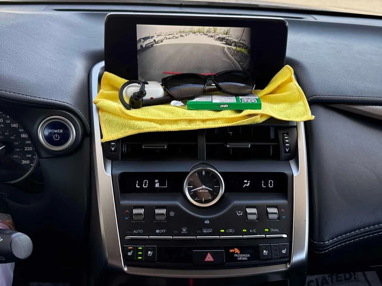 Lexus NX 300h AWD  CARFAX, снимка 9 - Автомобили и джипове - 54700936