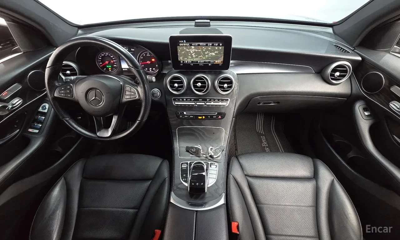 Mercedes-Benz GLC 300 COUPE 4MATIC/360/ПЪЛНА ИСТОРИЯ/КРАЙНА ЦЕНА, снимка 9 - Автомобили и джипове - 56215062