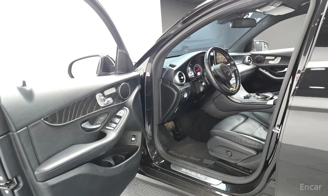Mercedes-Benz GLC 300 COUPE 4MATIC/360/ПЪЛНА ИСТОРИЯ/КРАЙНА ЦЕНА, снимка 5 - Автомобили и джипове - 56215062
