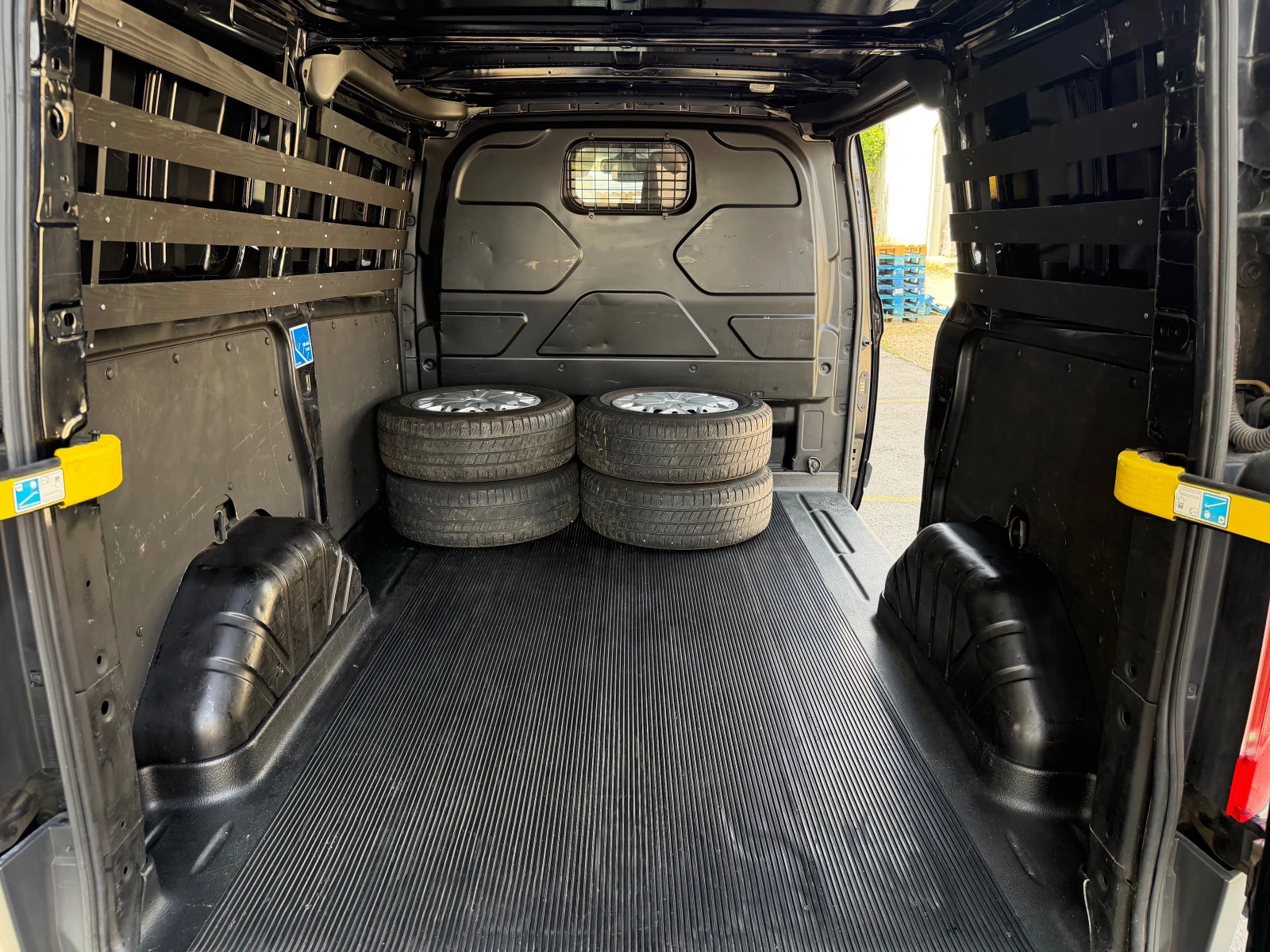 Ford Transit Custom 2.2 ДИЗЕЛ ТОП СЪСТОЯНИЕ!, снимка 15 - Бусове и автобуси - 55873309