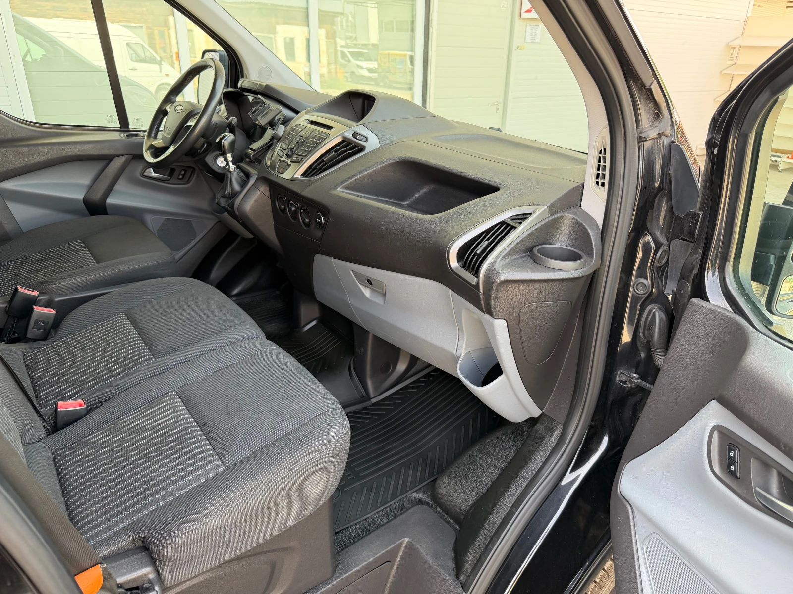 Ford Transit Custom 2.2 ДИЗЕЛ ТОП СЪСТОЯНИЕ!, снимка 9 - Бусове и автобуси - 55873309