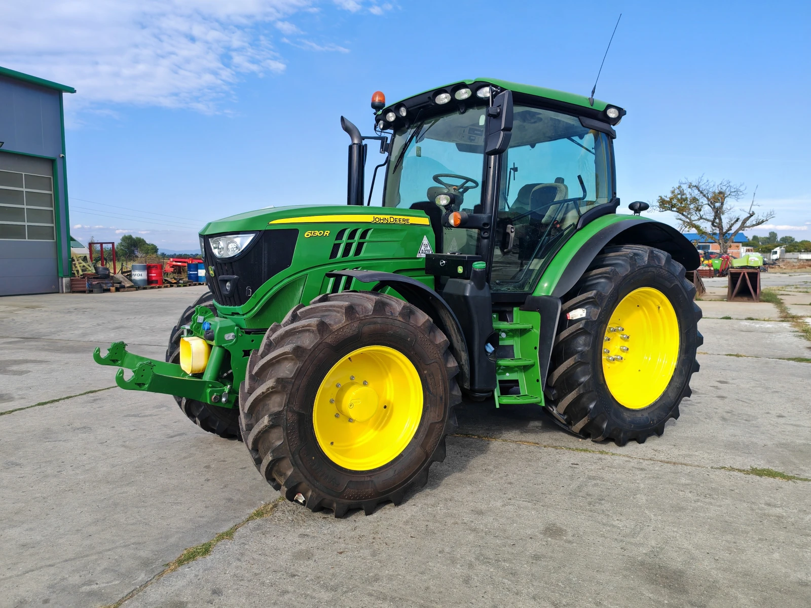Трактор John Deere 6130R лизинг с първоначална вноска 20 %