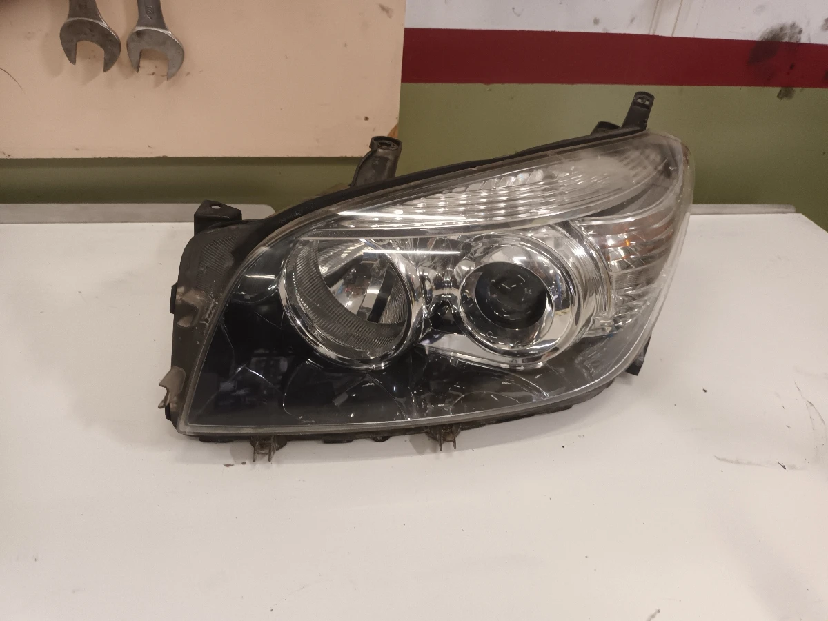 фар десен Тойота Рав 4 2.2 д кат бл