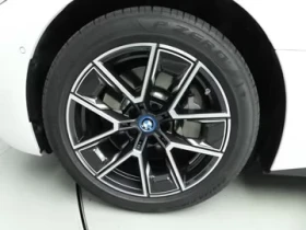 BMW i4 eDrive 40 Head-up Driving assistance Plus, снимка 14