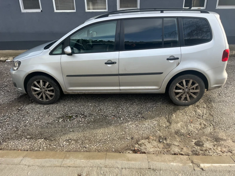 VW Touran, снимка 2 - Автомобили и джипове - 48247245