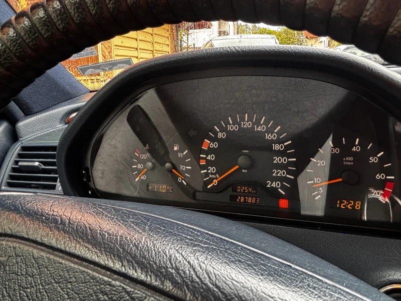 Mercedes-Benz C 180, снимка 6 - Автомобили и джипове - 51945933