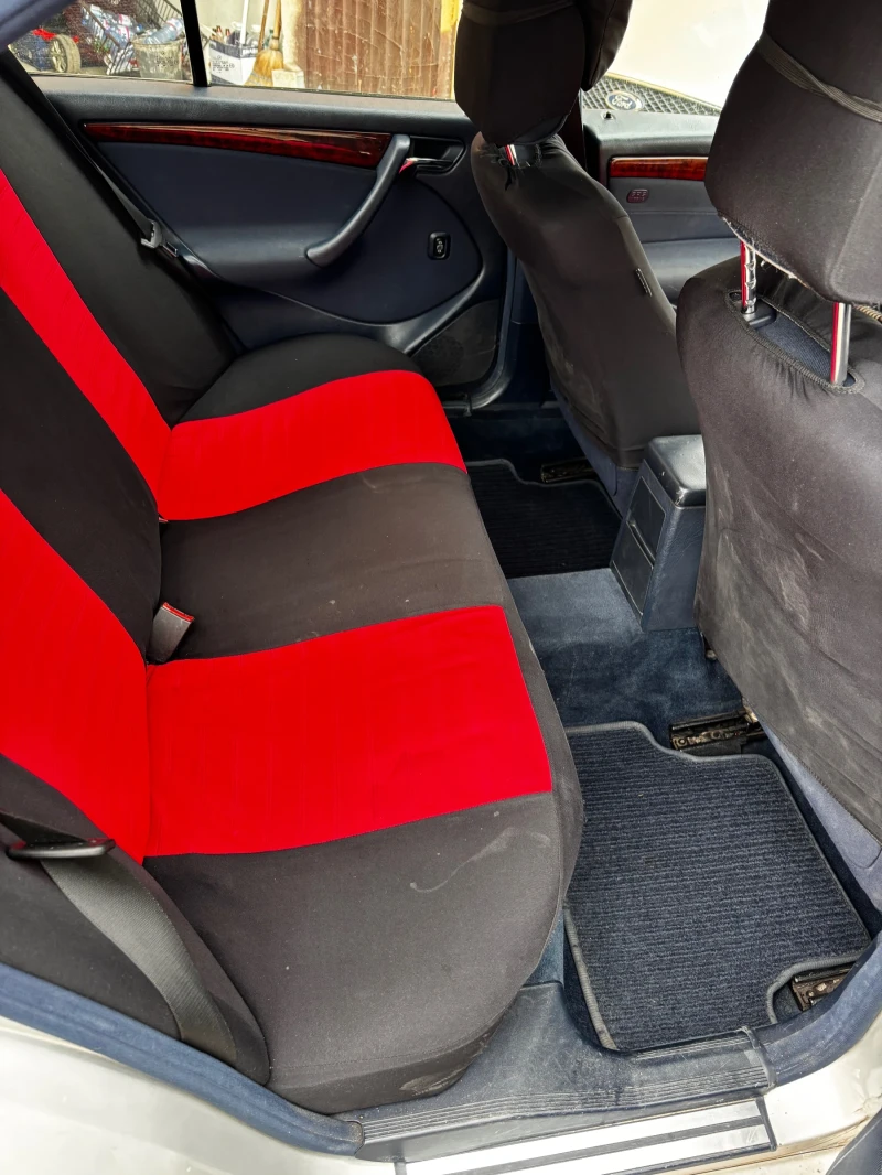 Mercedes-Benz C 180, снимка 10 - Автомобили и джипове - 51945933