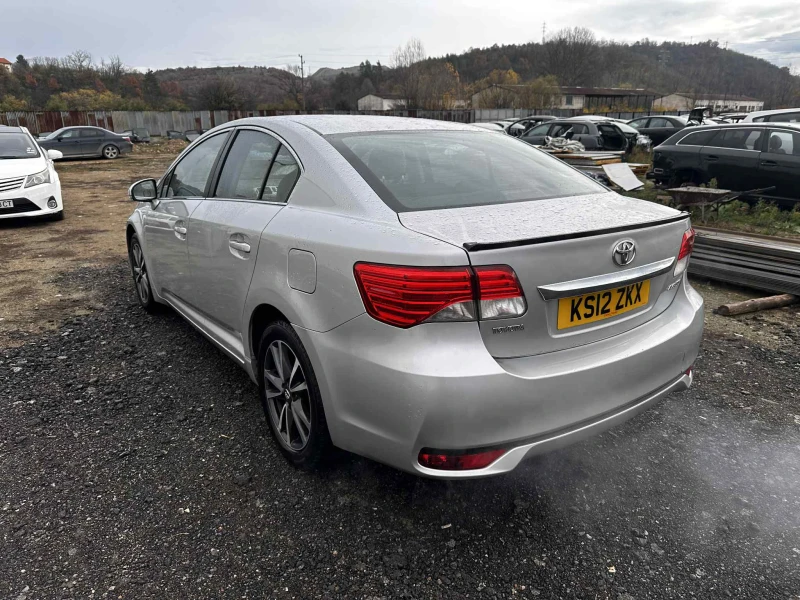 Toyota Avensis 2.0 D-4D 124 к.с.   НА ЧАСТИ, снимка 4 - Автомобили и джипове - 52557081