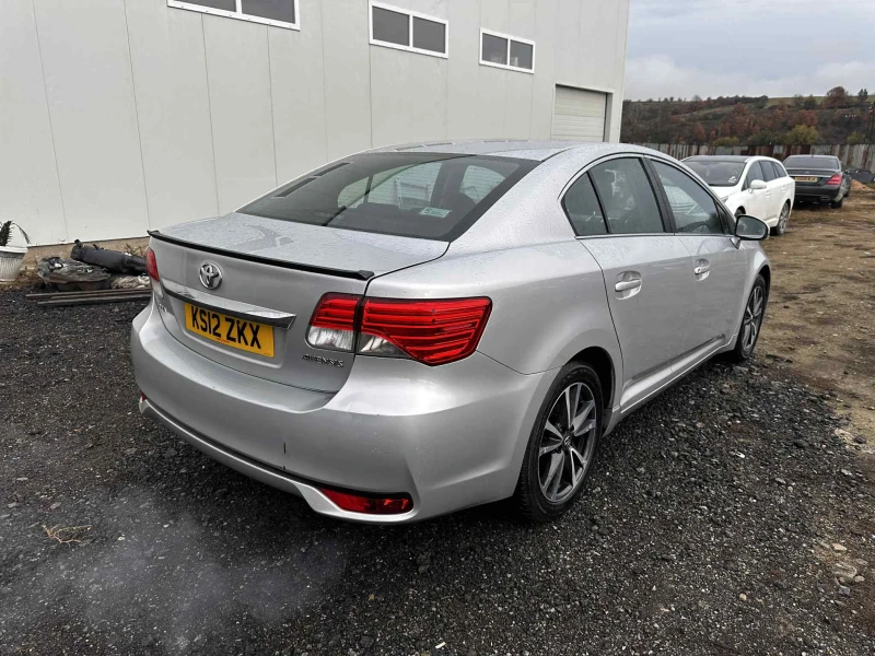Toyota Avensis 2.0 D-4D 124 к.с.   НА ЧАСТИ, снимка 5 - Автомобили и джипове - 52557081