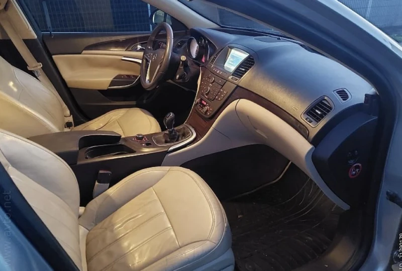 Opel Insignia 2.0 163ps Bixenon, снимка 11 - Автомобили и джипове - 52892243