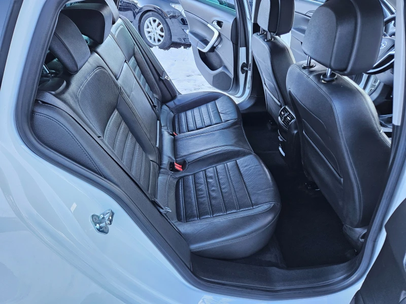 Opel Insignia 2.0 160кс, снимка 11 - Автомобили и джипове - 52928949
