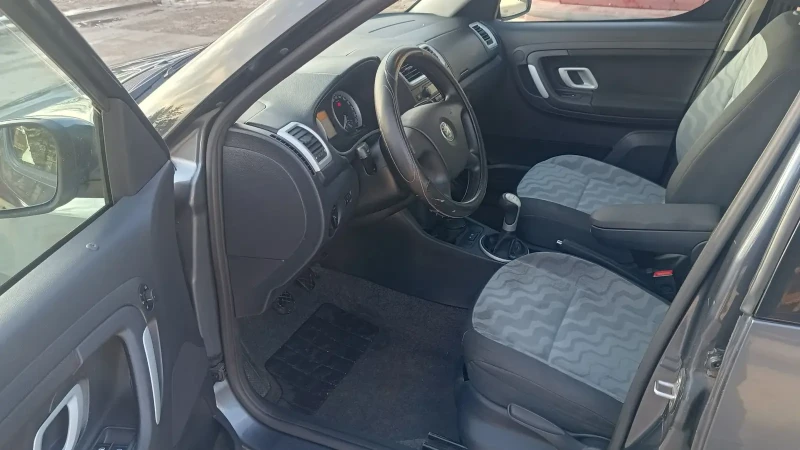 Skoda Roomster 1.9 TDI 105.k.s, снимка 8 - Автомобили и джипове - 53584766