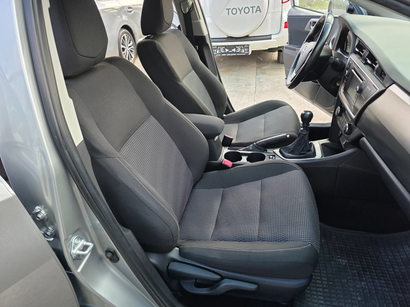 Toyota Auris 1.6 VVTI Камера Климатроник Евро 5 - изображение 8